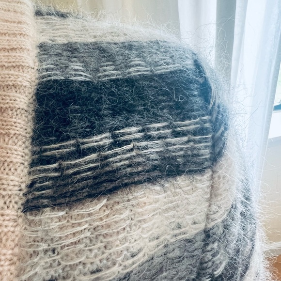 Wilfred Cadence  Cropped Cardigan Striped Wool Blend Sweater Size XS - Picture 4 of 10